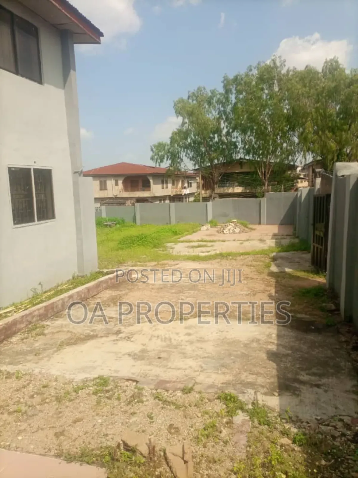 Commercial Building(Formally a School) 3 Plots, Fenced Gated 4sale