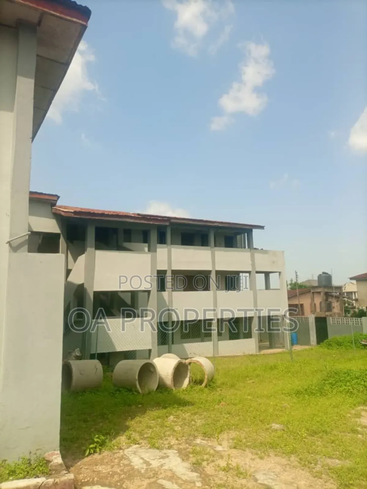 Commercial Building(Formally a School) 3 Plots, Fenced Gated 4sale