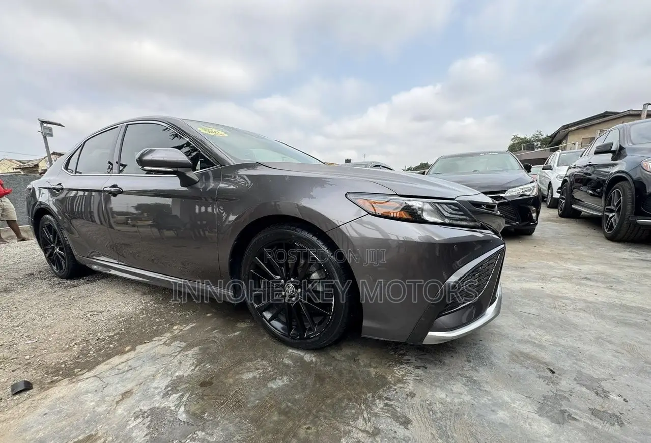 Toyota Camry XSE V6 2022 Gray