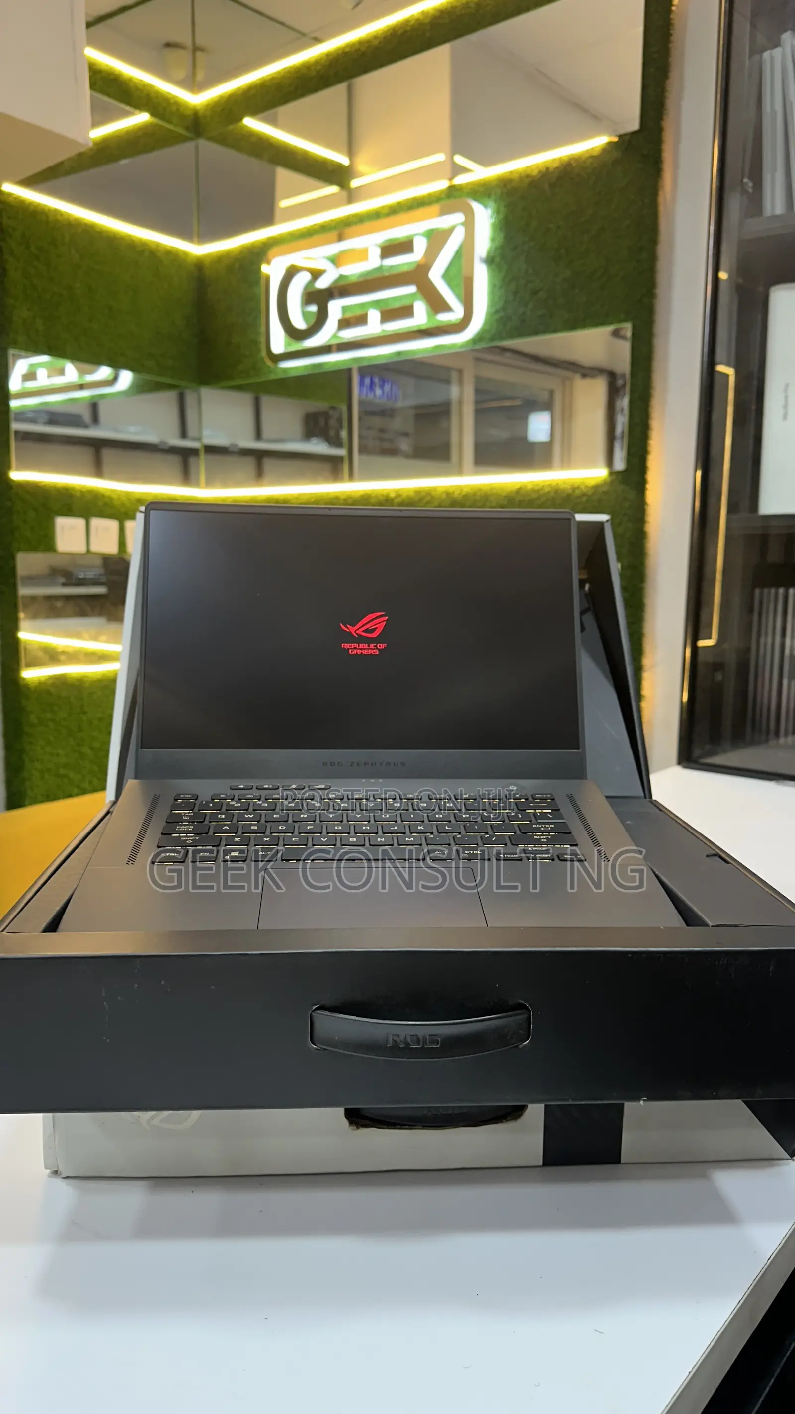 Laptop Asus ROG Zephyrus G15 16GB AMD Ryzen 9 SSD 512GB