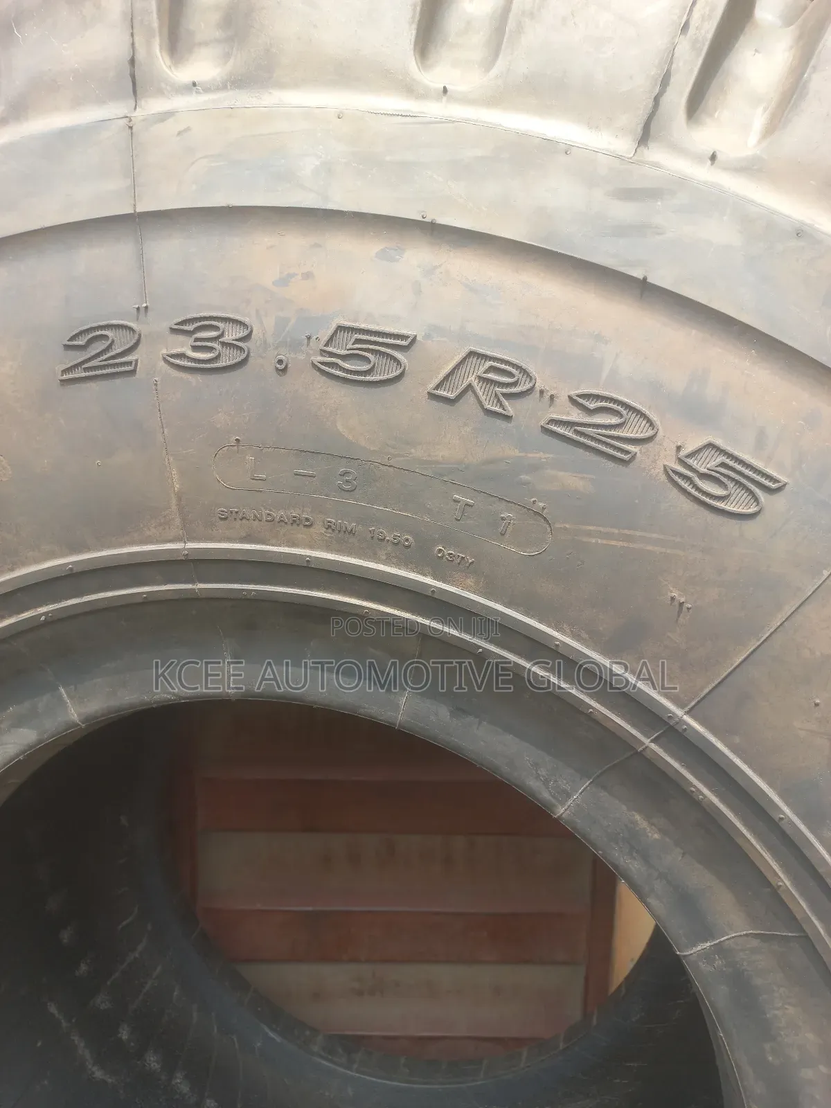 Pettybone Crane Tire 23.5 R25 Triangle
