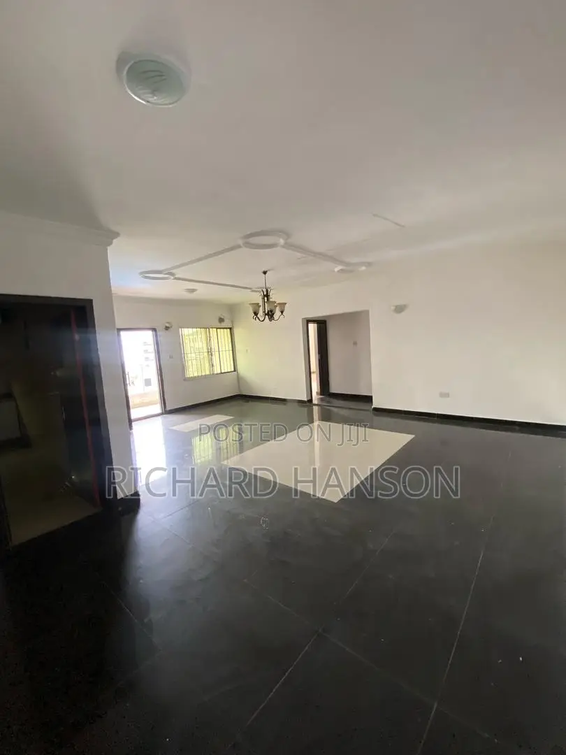 2bdrm Apartment in Lekki Phase 1 for sale