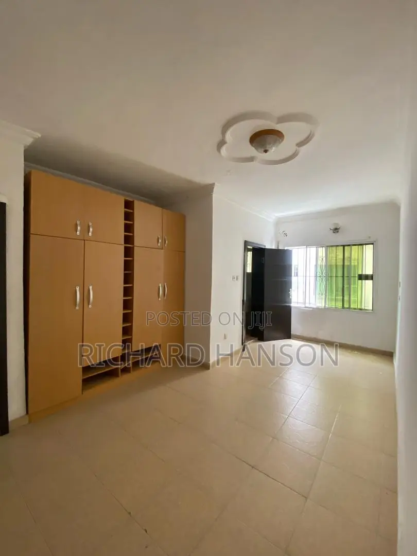 2bdrm Apartment in Lekki Phase 1 for sale
