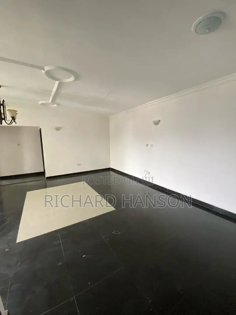 2bdrm Apartment in Lekki Phase 1 for sale