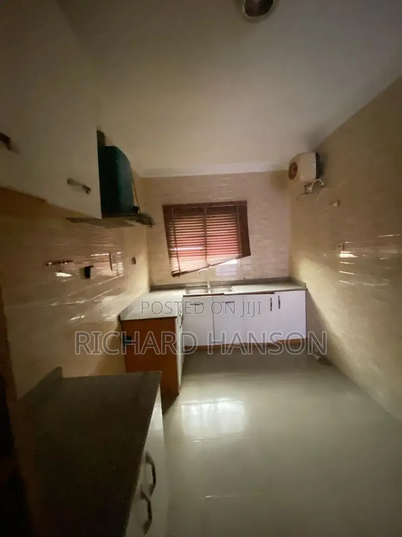 2bdrm Apartment in Lekki Phase 1 for sale