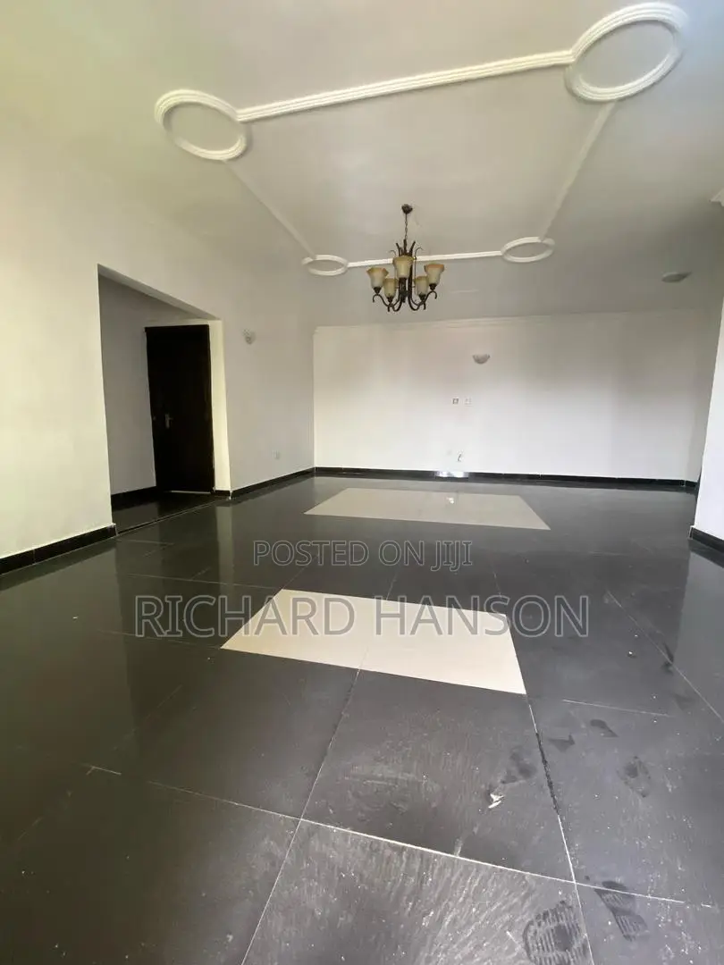 3bdrm Apartment in Lekki Phase 1 for sale