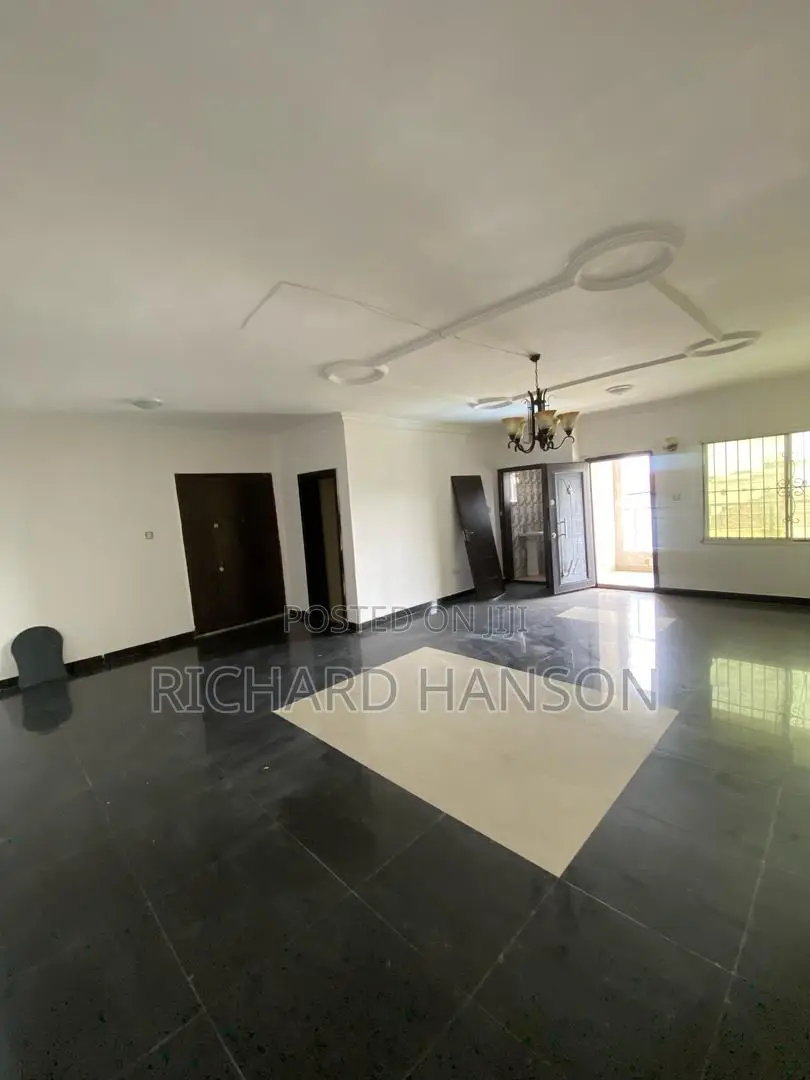 3bdrm Apartment in Lekki Phase 1 for sale