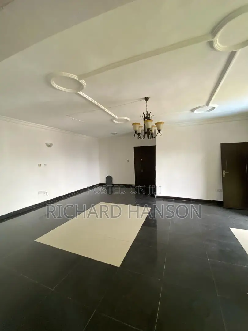 3bdrm Apartment in Lekki Phase 1 for sale
