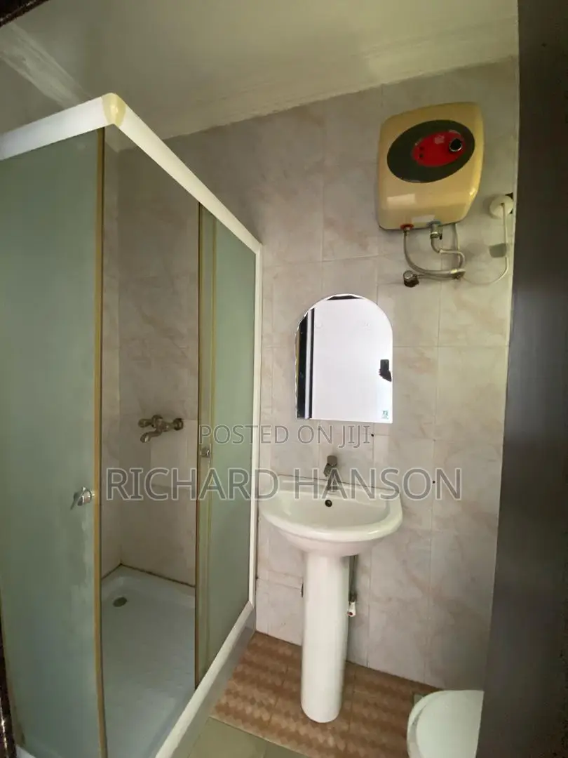3bdrm Apartment in Lekki Phase 1 for sale