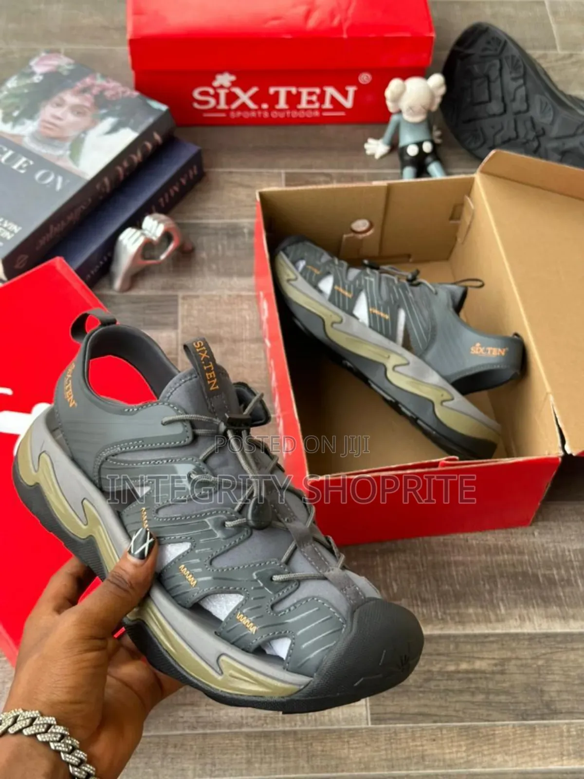 Six.Ten Sandal