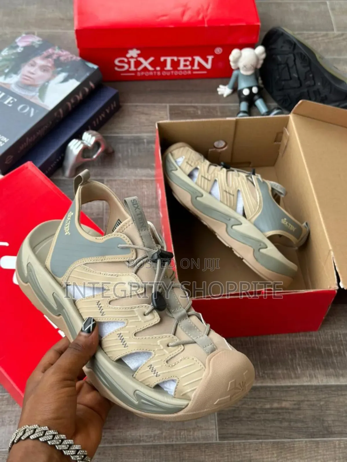 Six.Ten Sandal
