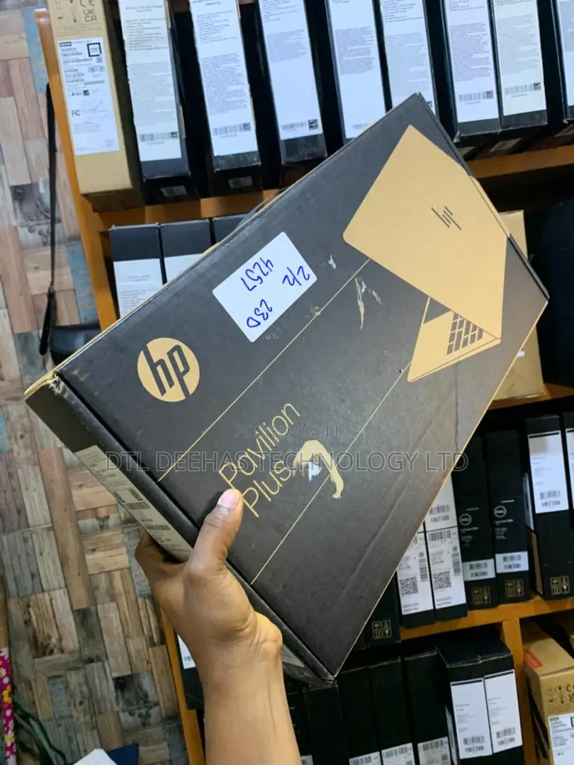New Laptop HP Pavilion 17 16GB Intel Core I7 SSD 512GB