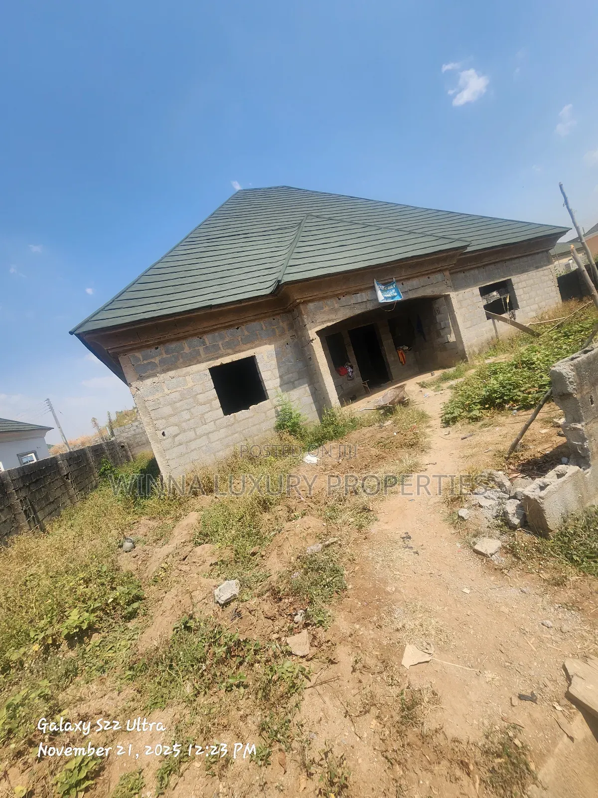 5bdrm Bungalow in Doctor'S Court, Lugbe District for sale