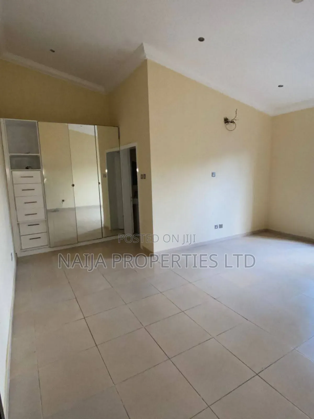 4bdrm Townhouse/Terrace in Osapa London, Lekki for sale