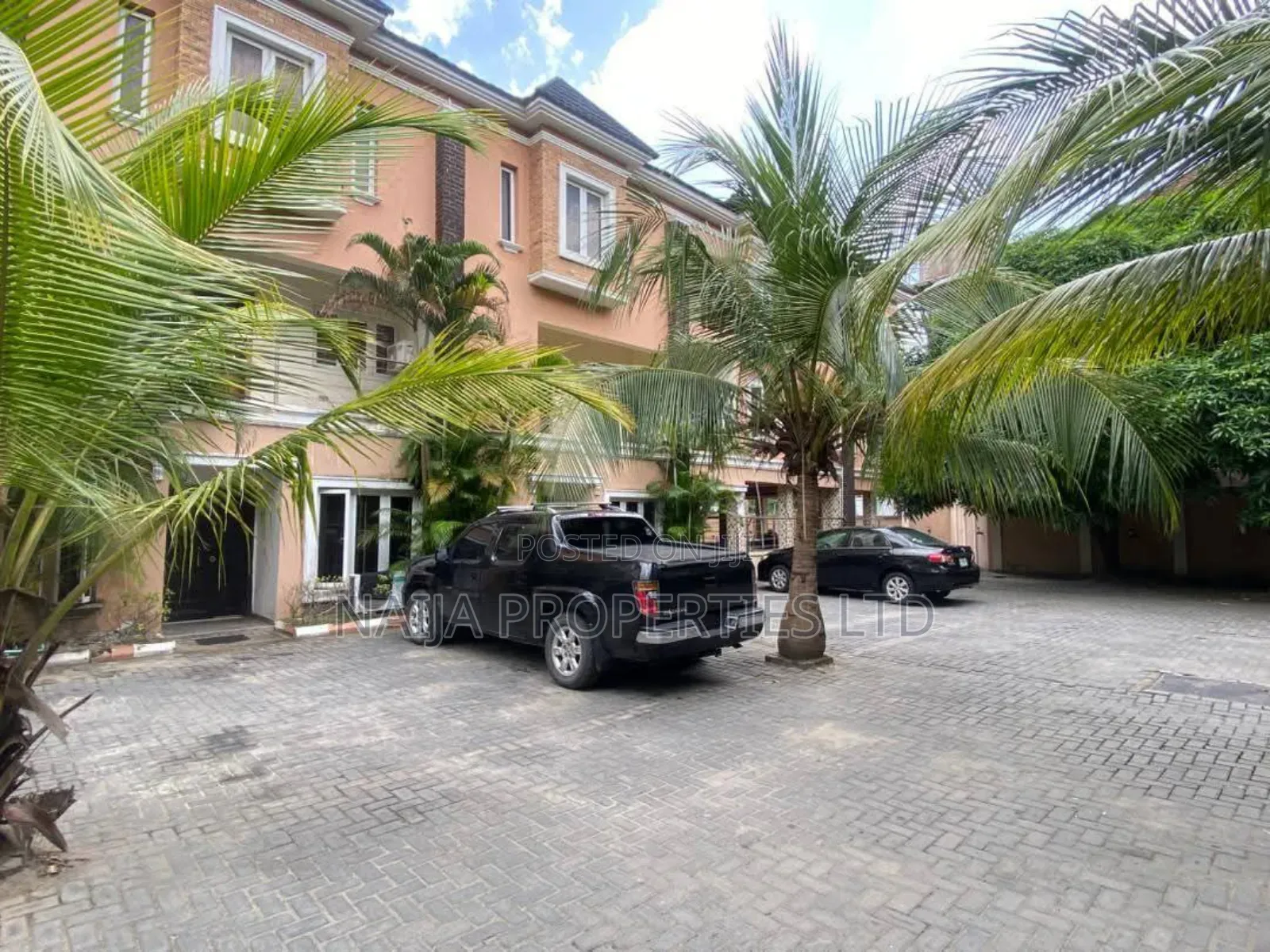 4bdrm Townhouse/Terrace in Osapa London, Lekki for sale