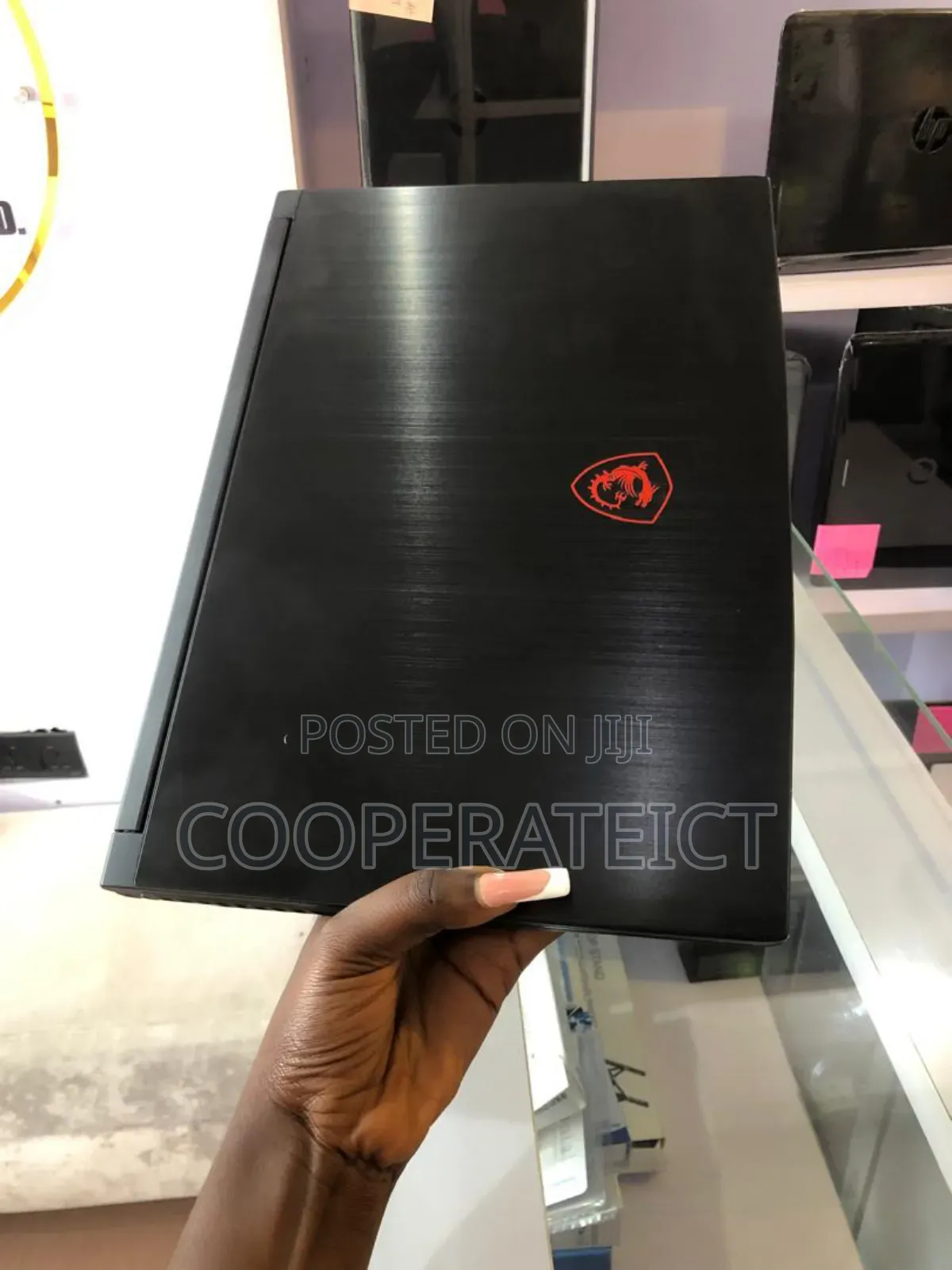 Laptop MSI GF65 Thin 10UE 16GB Intel Core I7 SSD 512GB