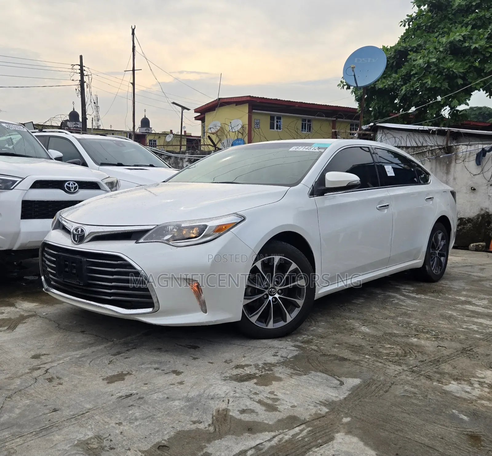 Toyota Avalon XLE Plus FWD Sedan (3.6L 6cyl 6A) 2016 White