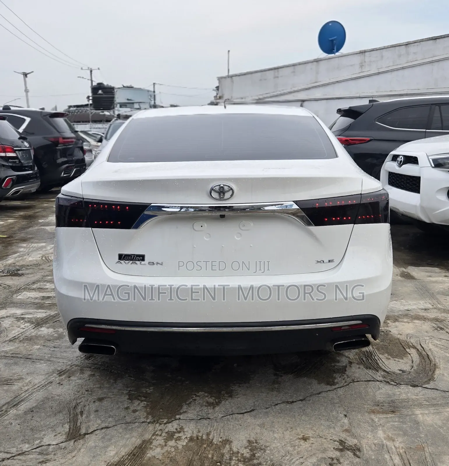 Toyota Avalon XLE Plus FWD Sedan (3.6L 6cyl 6A) 2016 White