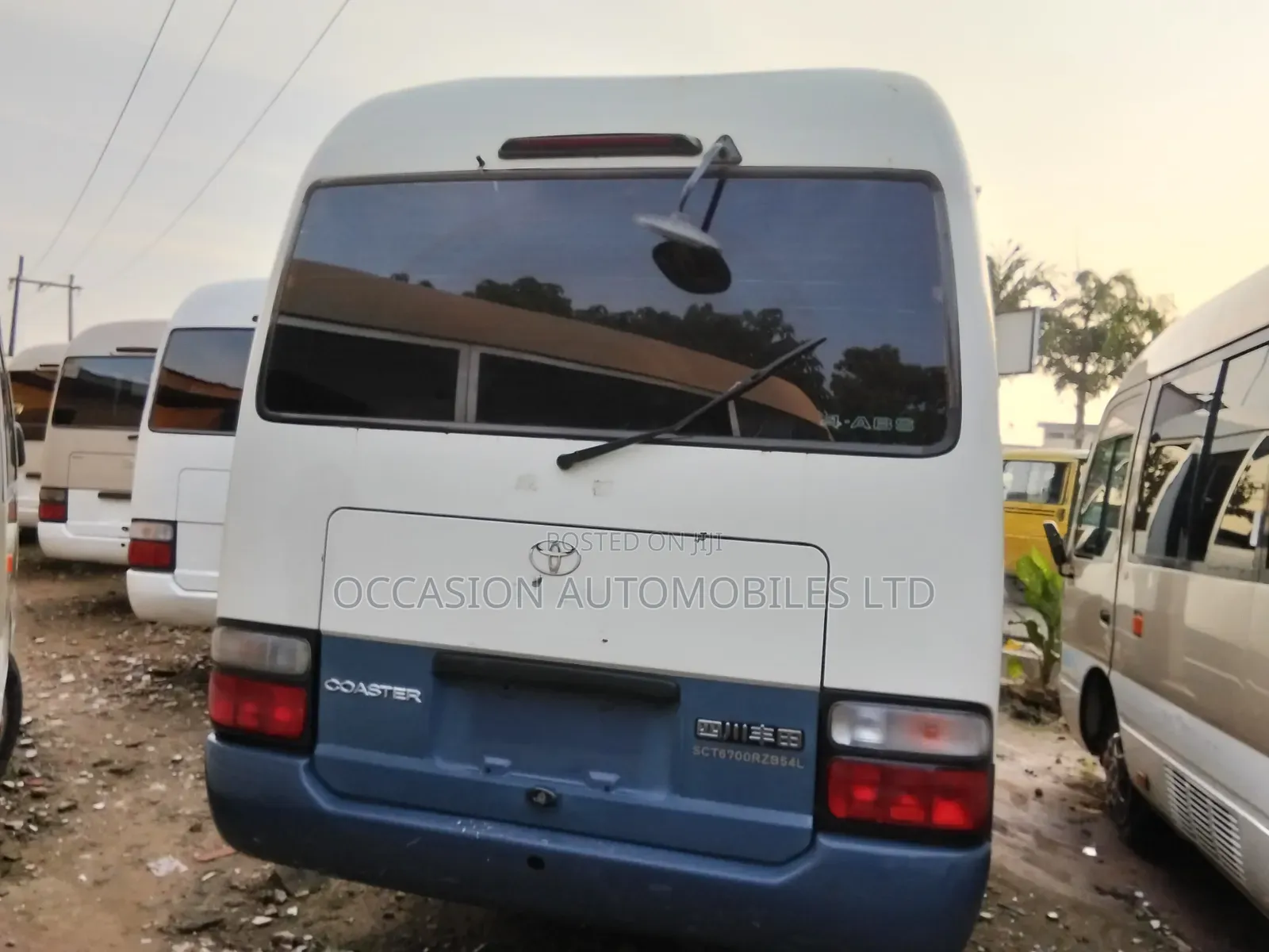 Toyota HiAce 2017 Blue