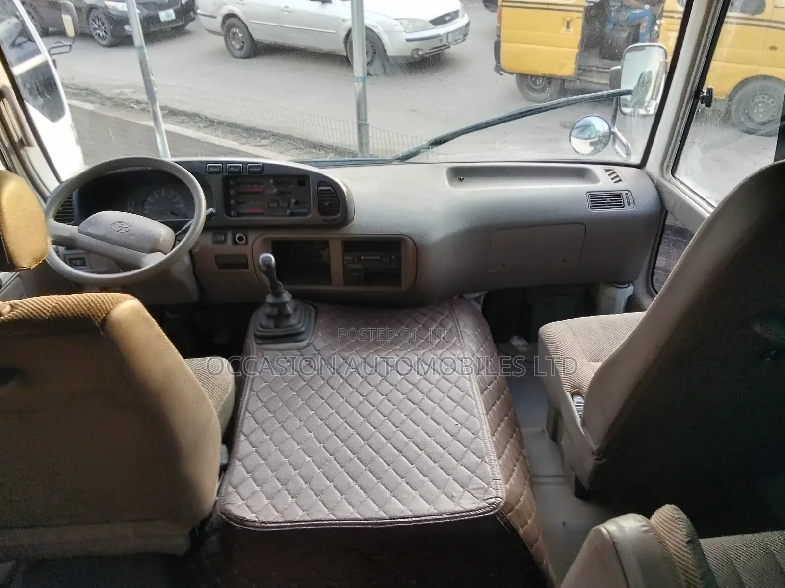 Toyota HiAce 2017 Blue