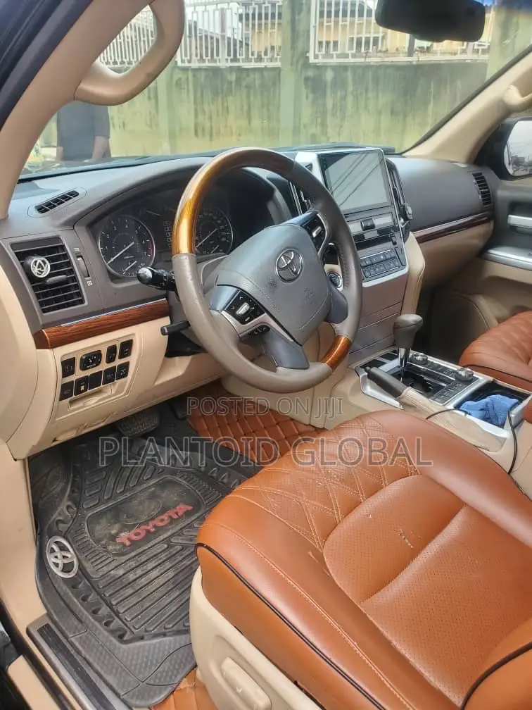 Toyota Land Cruiser 2014 Black