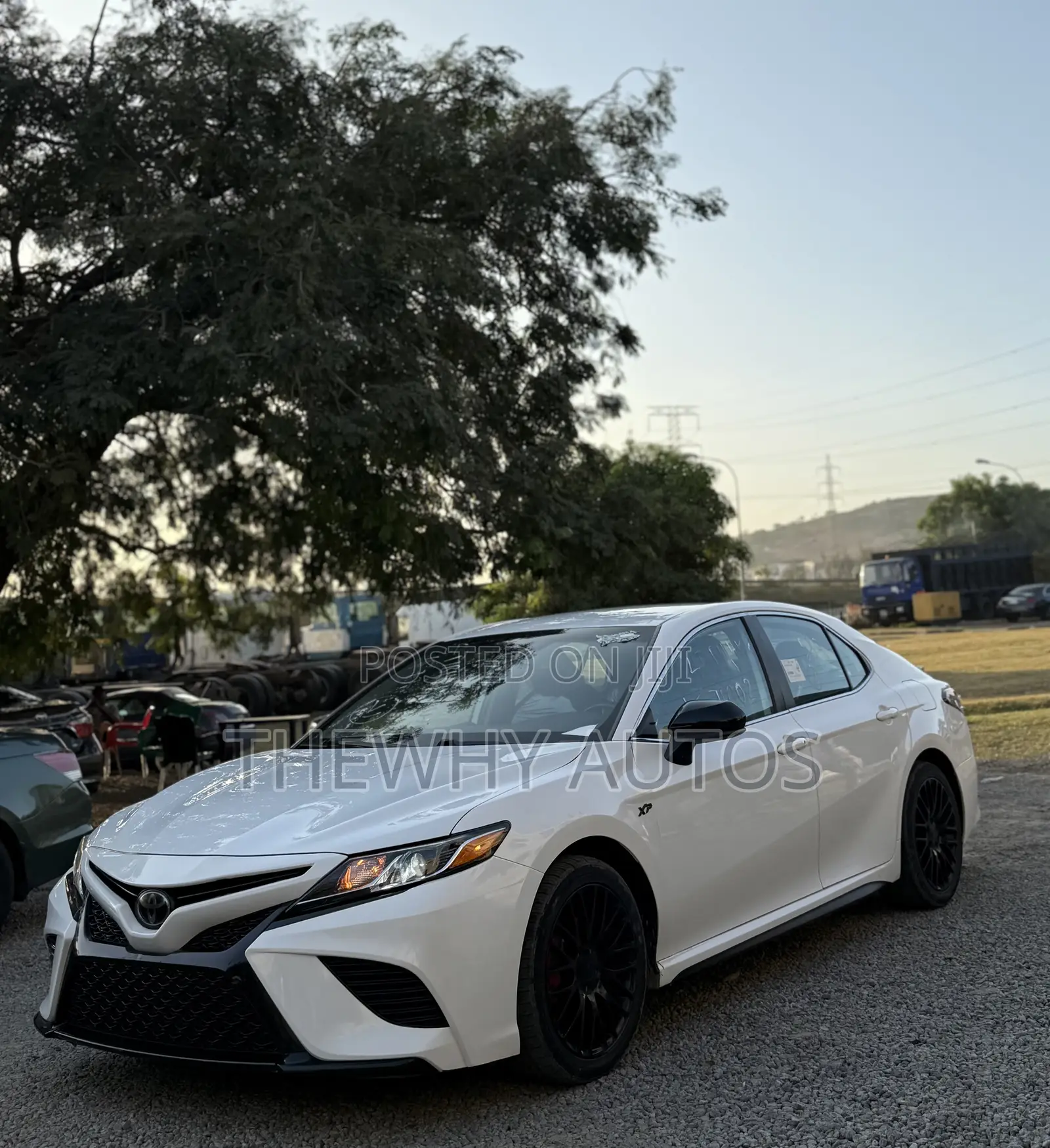 Toyota Camry SE (2.5L 4cyl 8A) 2019 White