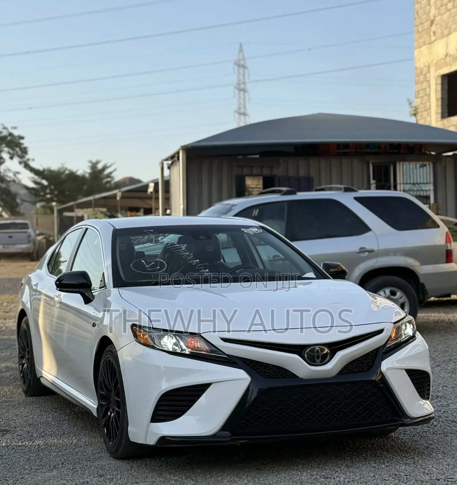 Toyota Camry SE (2.5L 4cyl 8A) 2019 White