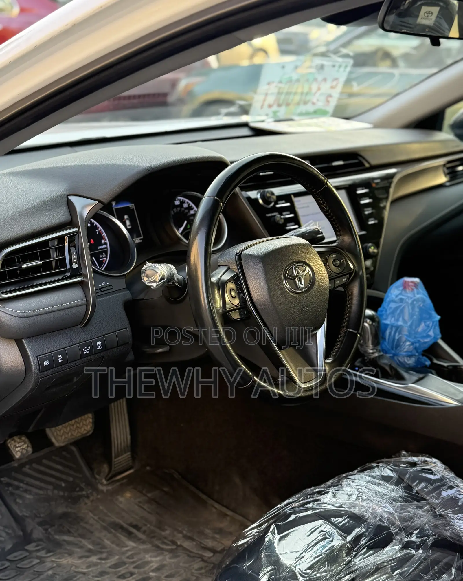 Toyota Camry SE (2.5L 4cyl 8A) 2019 White