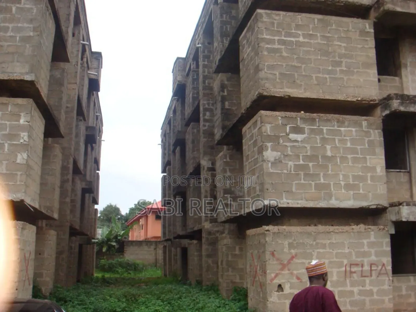 Distress Deal: 16-unit Of 3-bedroom Carcass On 3 Floors At Alakuko