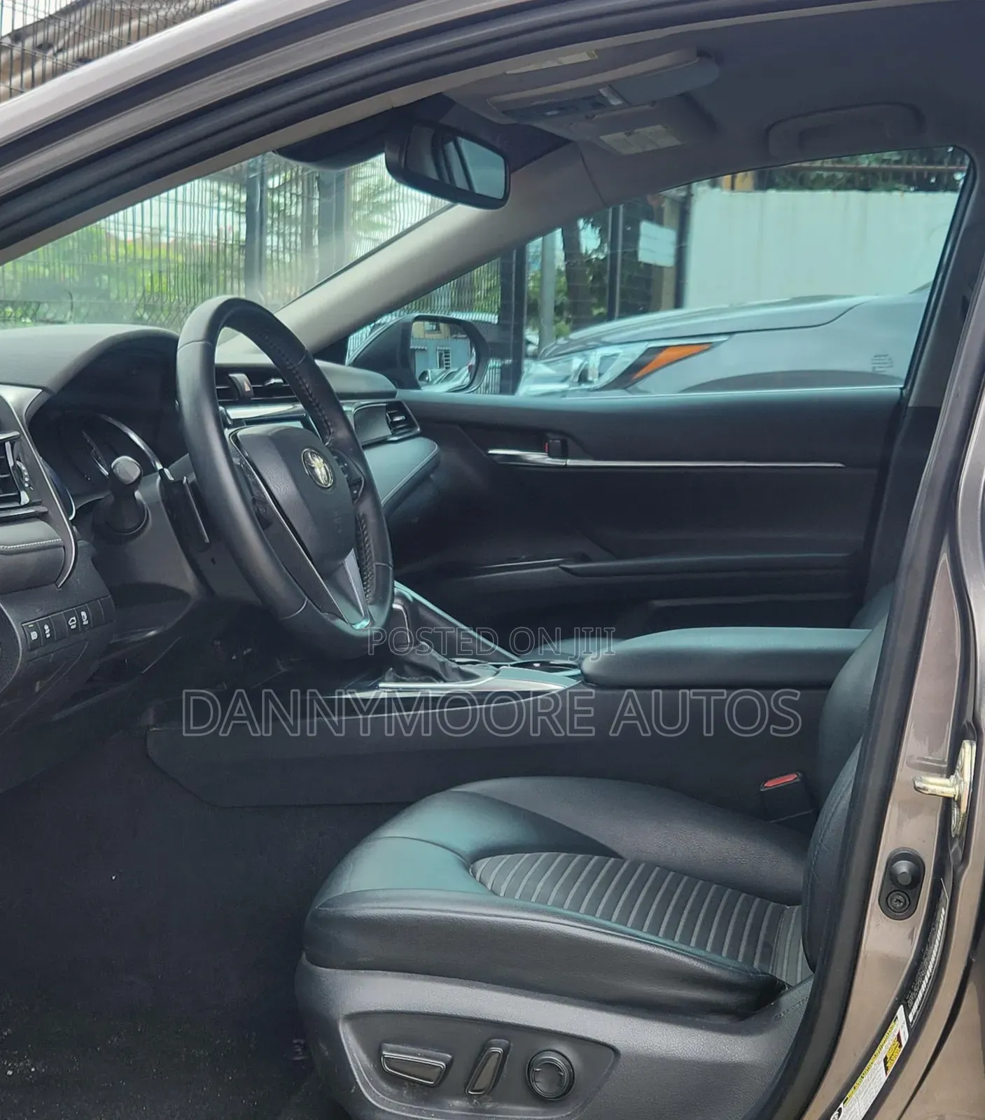 Toyota Camry SE FWD 2020 Gray