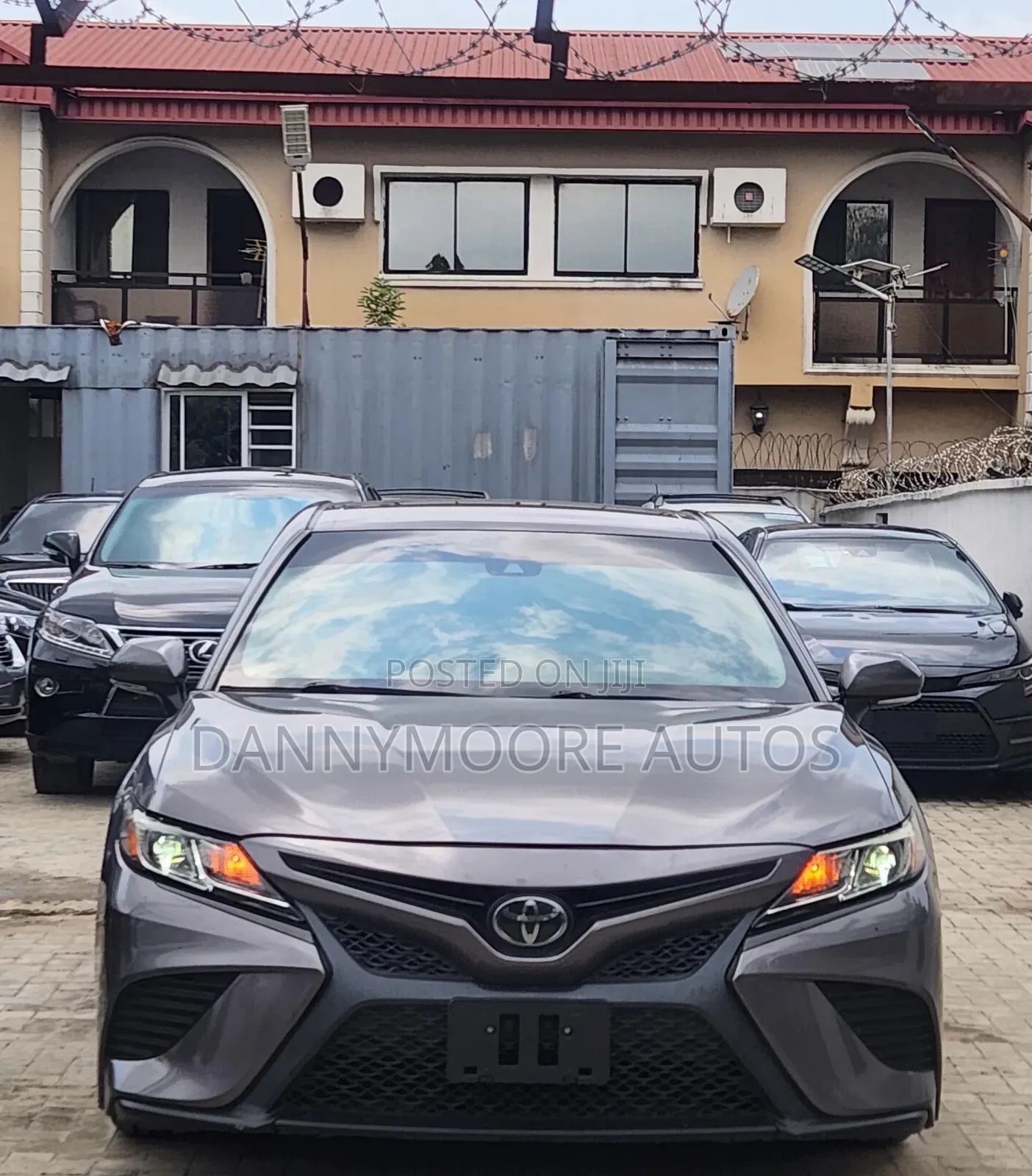 Toyota Camry SE FWD 2020 Gray