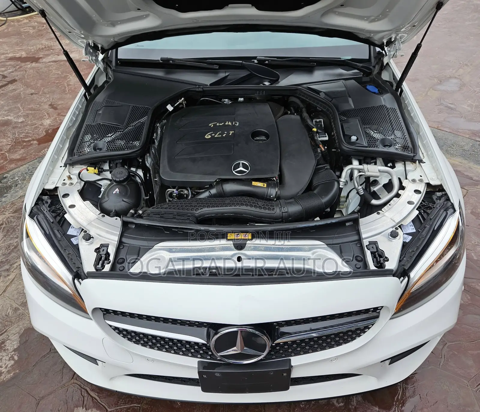 Mercedes-Benz C300 2021 White