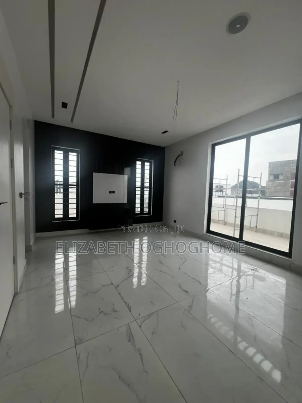 5bdrm Duplex in Chevron for sale