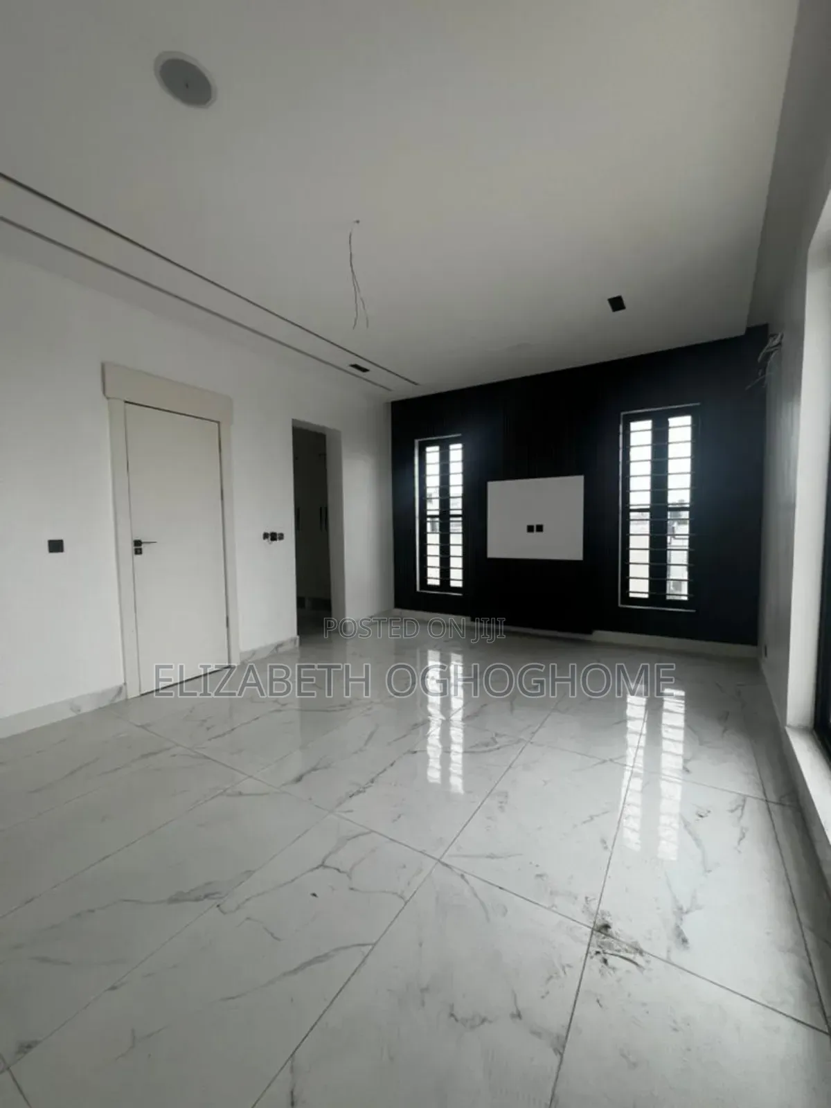 5bdrm Duplex in Chevron for sale