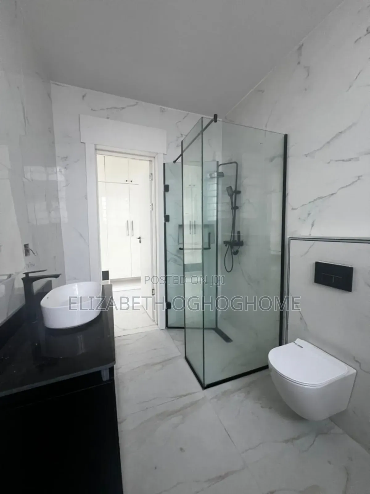 5bdrm Duplex in Chevron for sale