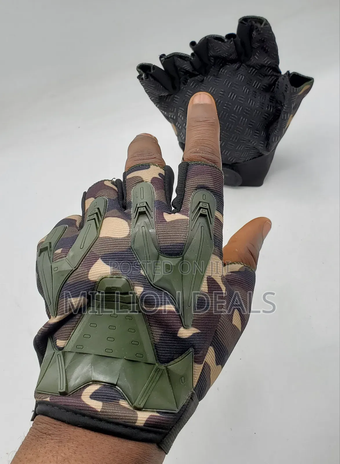 Stylish Ripped Camou Biker Gym Gloves
