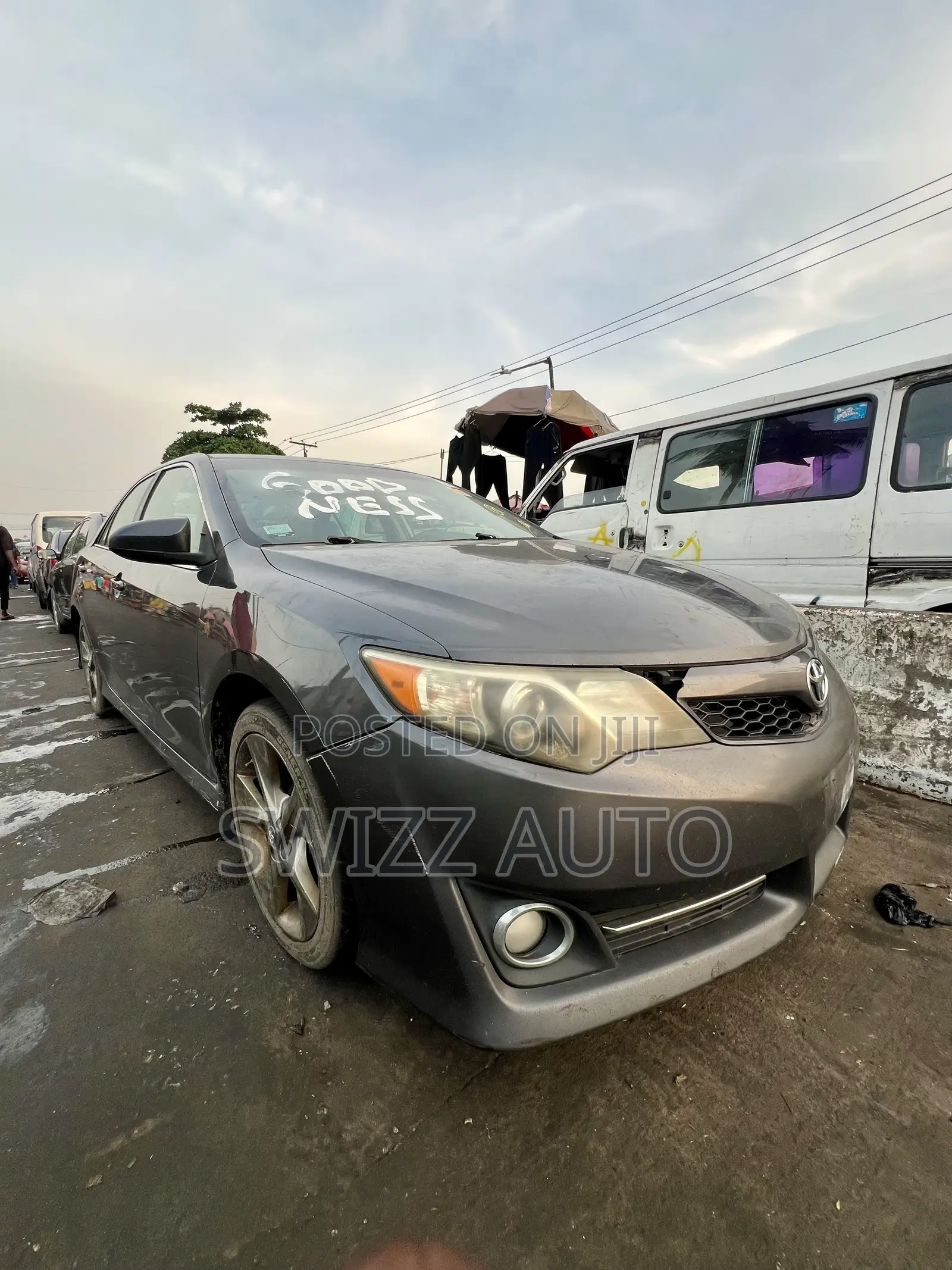 Toyota Camry SE 4dr Sedan (2.5L 4cyl 6A) 2013 Gray
