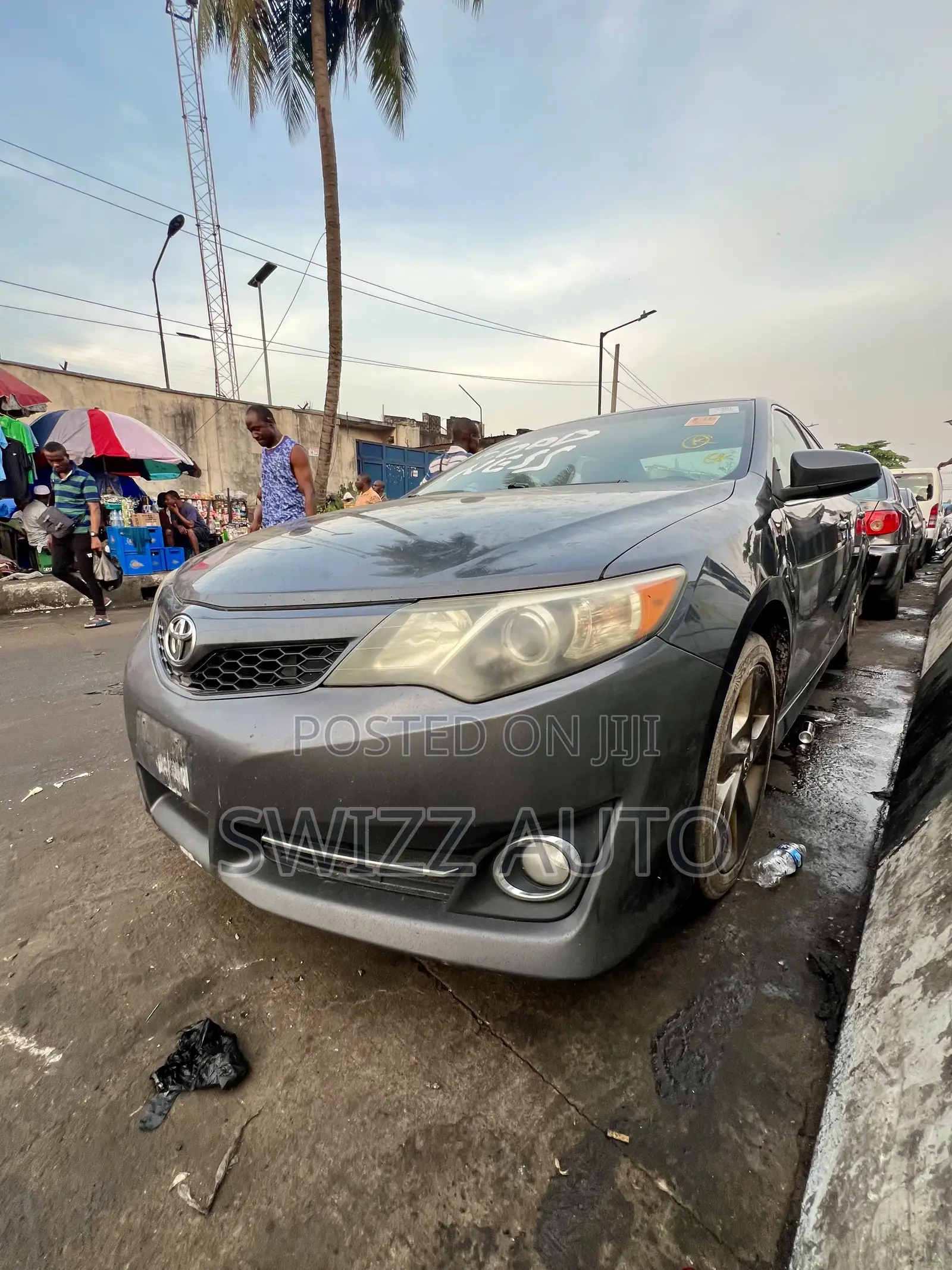 Toyota Camry SE 4dr Sedan (2.5L 4cyl 6A) 2013 Gray
