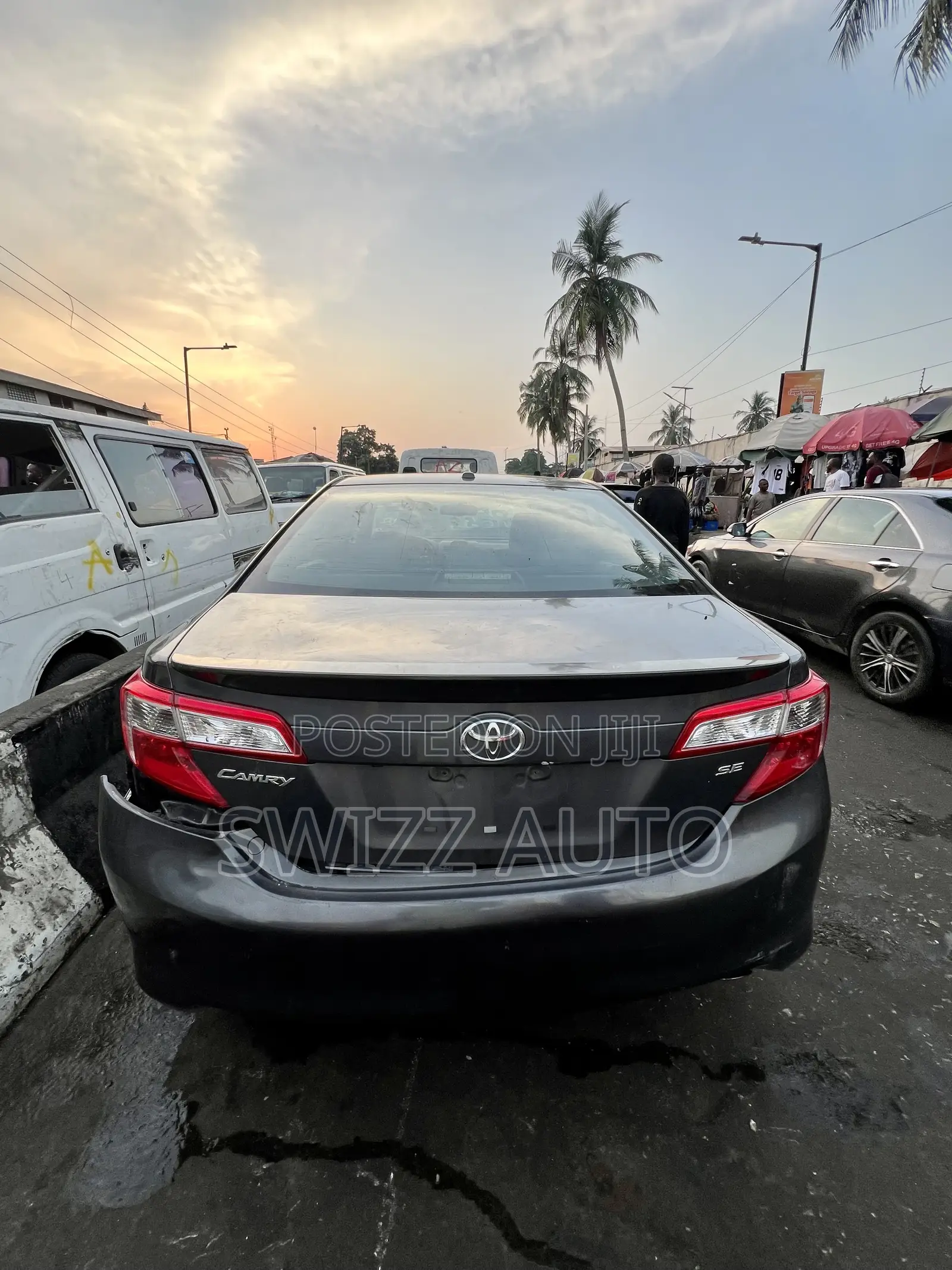 Toyota Camry SE 4dr Sedan (2.5L 4cyl 6A) 2013 Gray