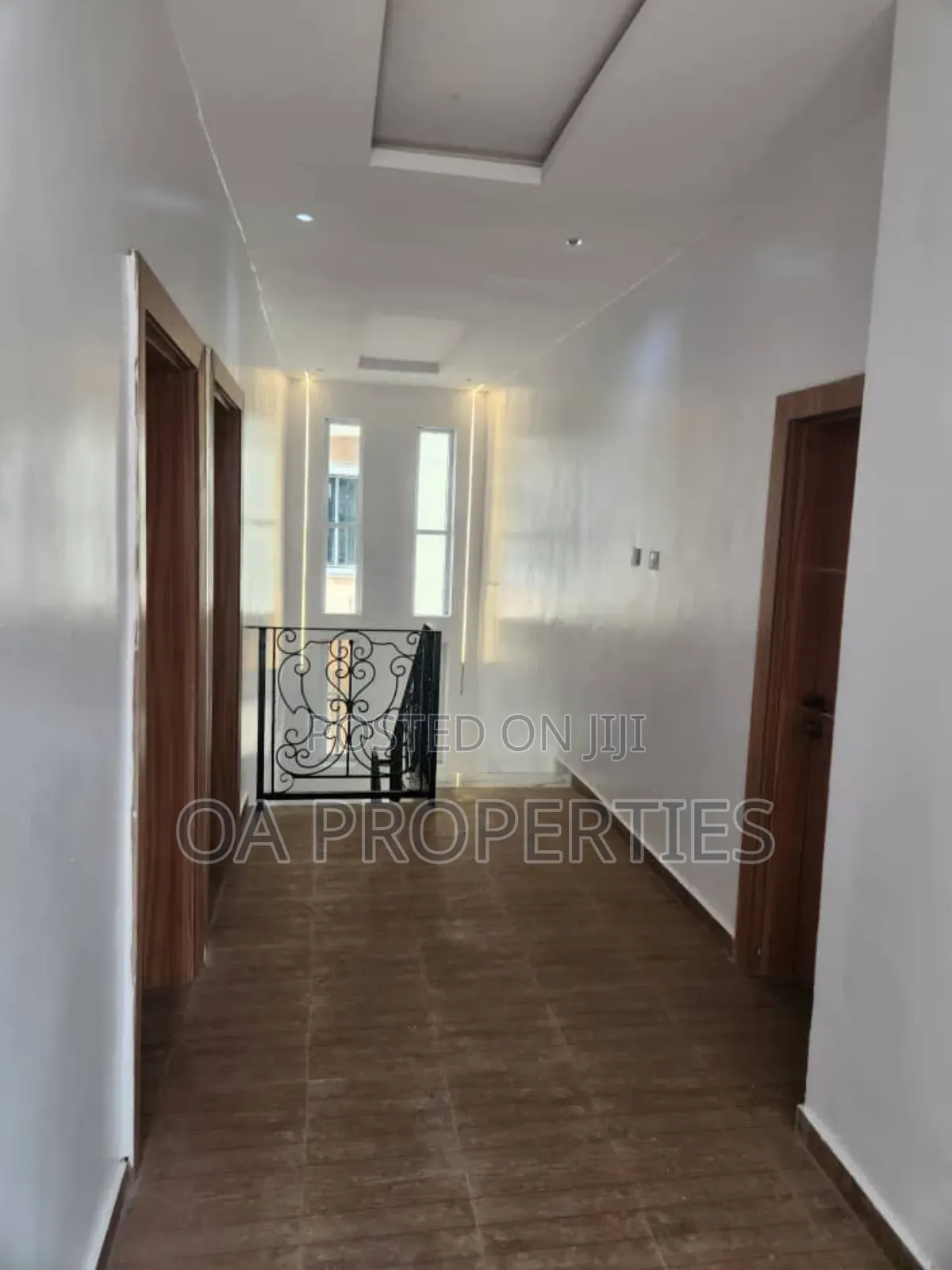5 Bdrm Duplex Wit Offices Large Car Park At Adeyi, Old Bodija, Ibadan.