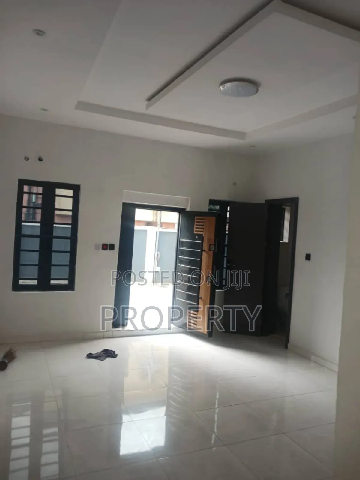 3bdrm Apartment in GRA Phase 2 Shangisha for sale
