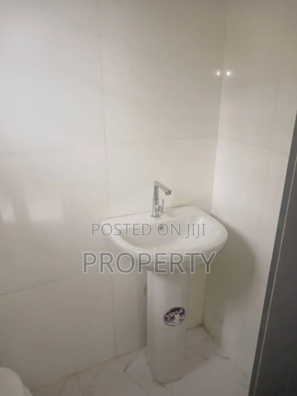3bdrm Apartment in GRA Phase 2 Shangisha for sale