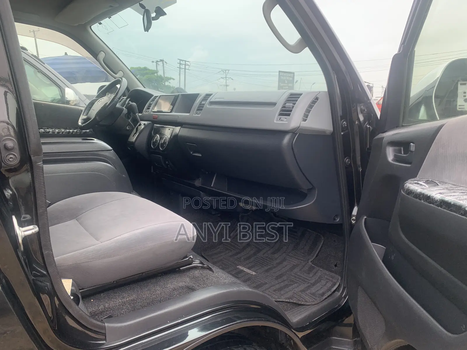 Toyota HiAce 2018 Black