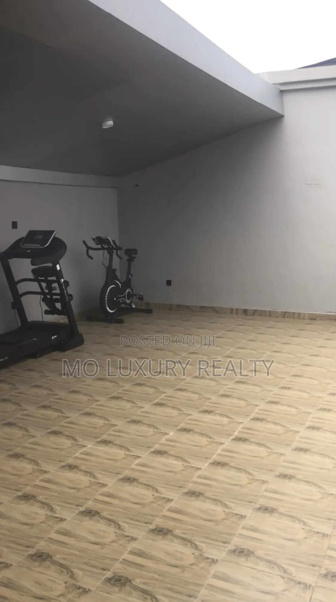 3bdrm Apartment in Adeola Odeku for rent