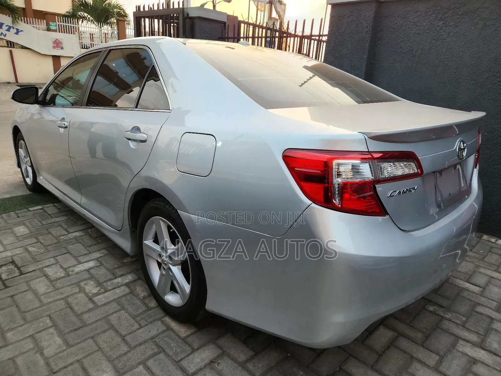 Toyota Camry SE 4dr Sedan (2.5L 4cyl 6A) 2013 Silver