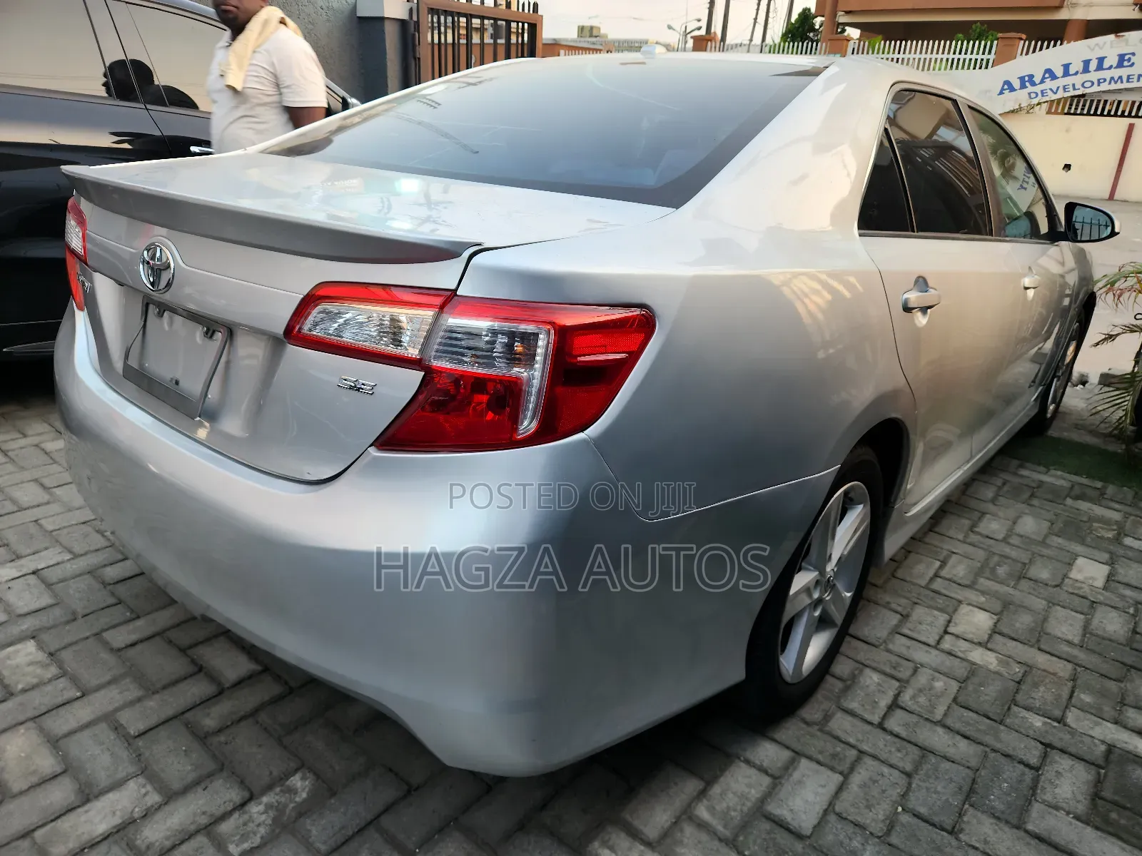 Toyota Camry SE 4dr Sedan (2.5L 4cyl 6A) 2013 Silver