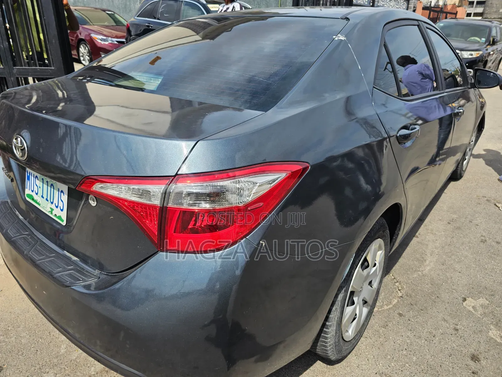 Toyota Corolla LE ECO w/Package 1 4dr Sedan (1.8L 4cyl CVT) 2017 Gray