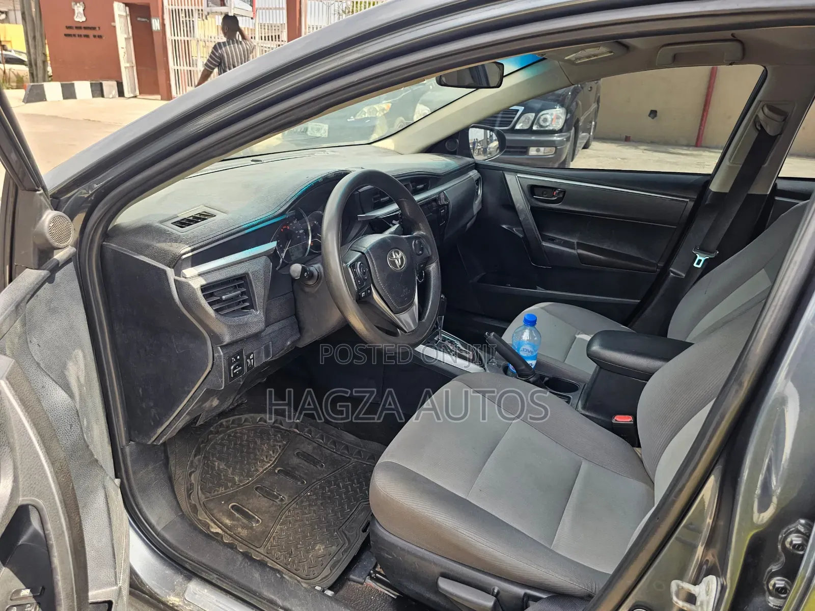 Toyota Corolla LE ECO w/Package 1 4dr Sedan (1.8L 4cyl CVT) 2017 Gray