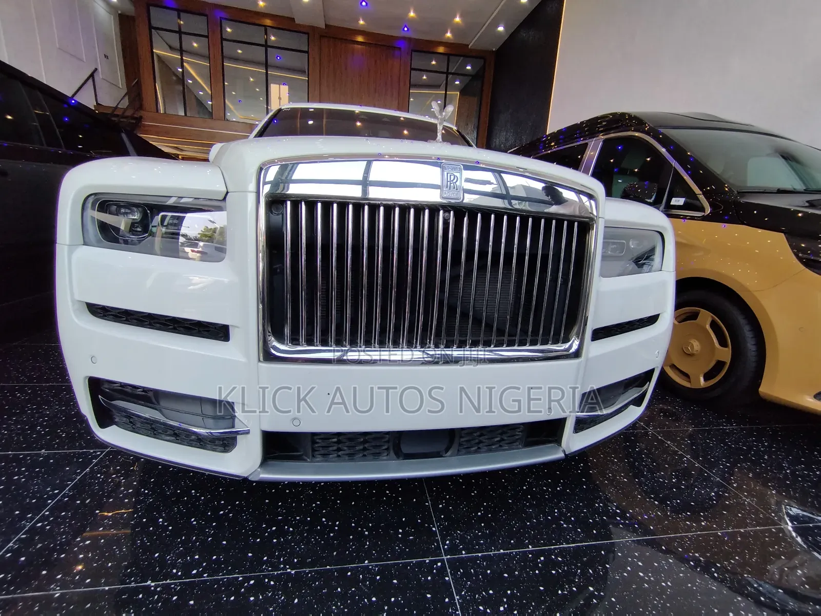 Rolls-Royce Cullinan Black Badge 2022 White