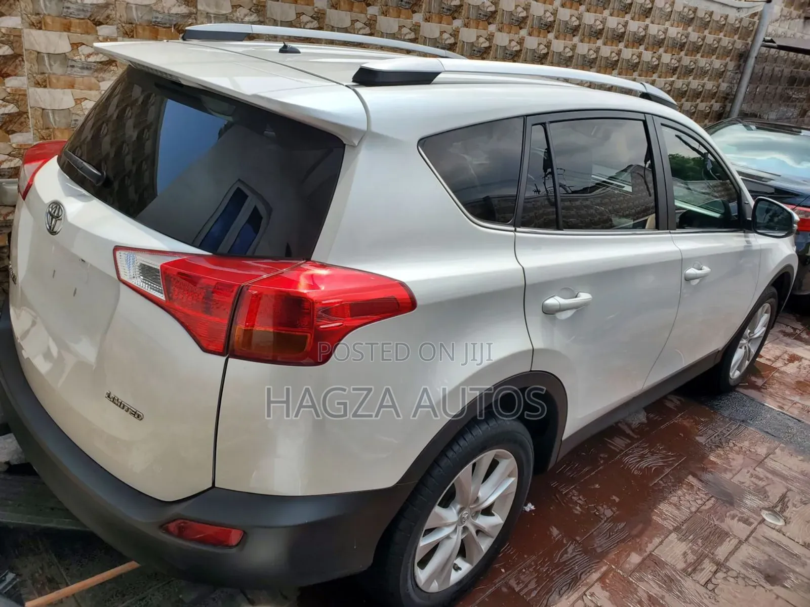 Toyota RAV4 Limited 4dr SUV (2.5L 4cyl 6A) 2014 White
